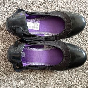 New - New Balance flexible black shoes size 7B